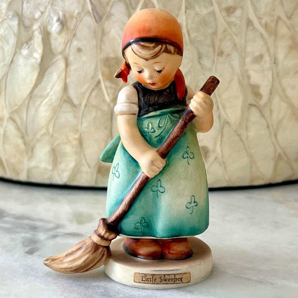 M.I. Hummel "Little Sweeper" #171